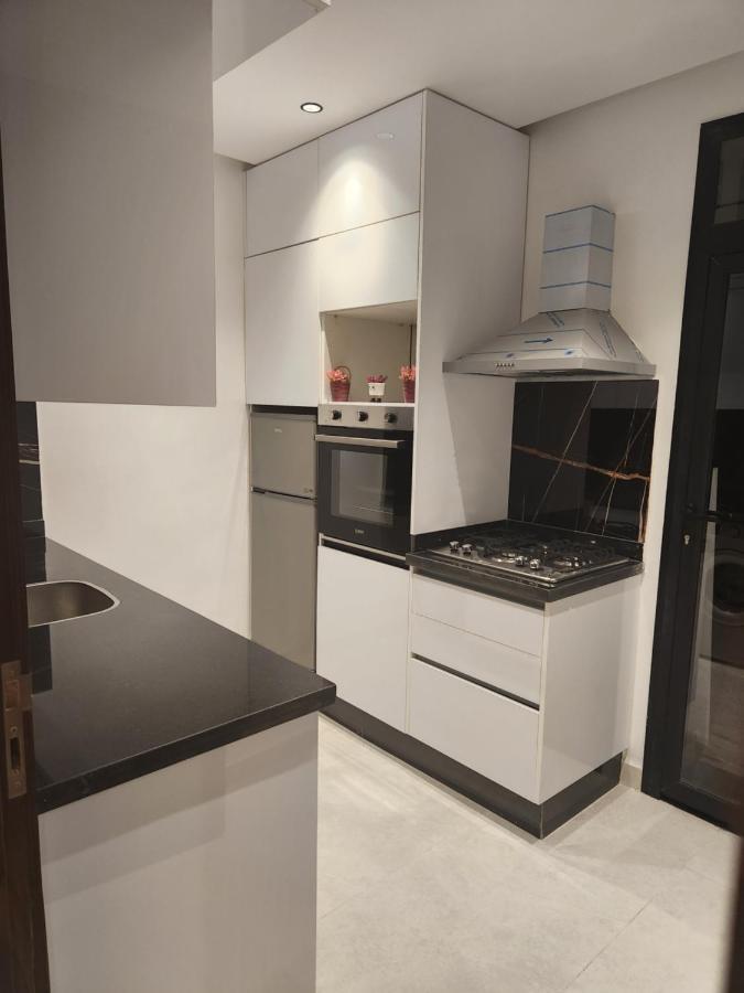 Modern Luxury Retreat: 2-Bedroom Apartment In The Heart Of Marrakech Marrakesh Exteriör bild