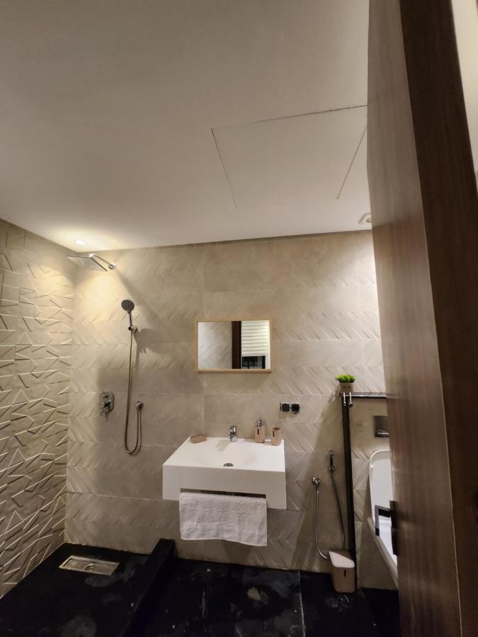 Modern Luxury Retreat: 2-Bedroom Apartment In The Heart Of Marrakech Marrakesh Exteriör bild